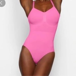 SKIMS SCULPTING BODYSUIT W. SNAPS | NEON ORCHID
